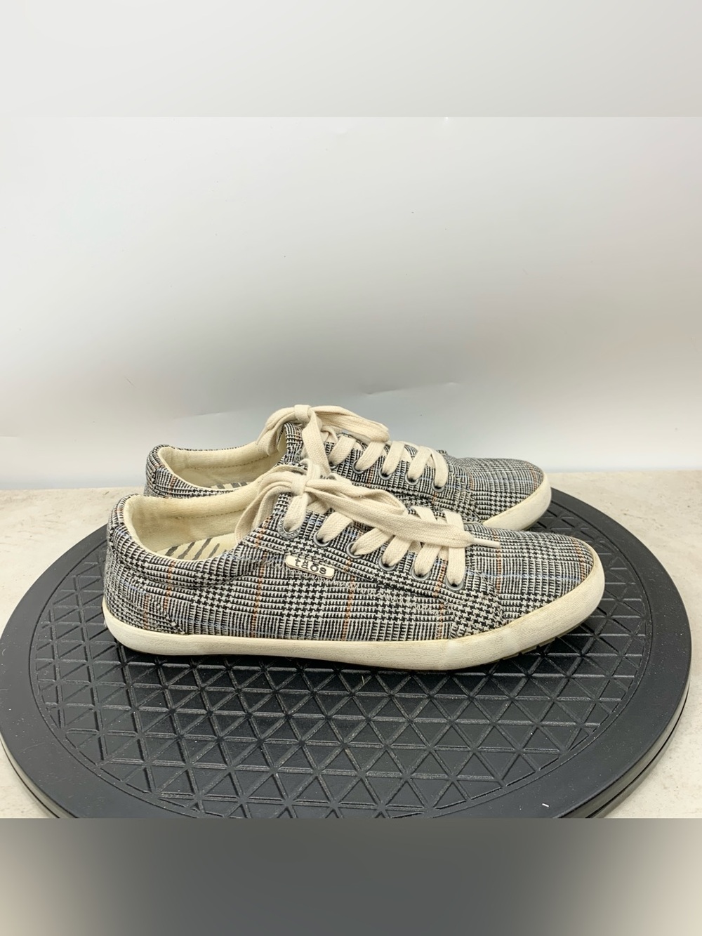 Taos Star Sneakers Women Size 10 Shoes Black White Herringbone Plaid Low Tie